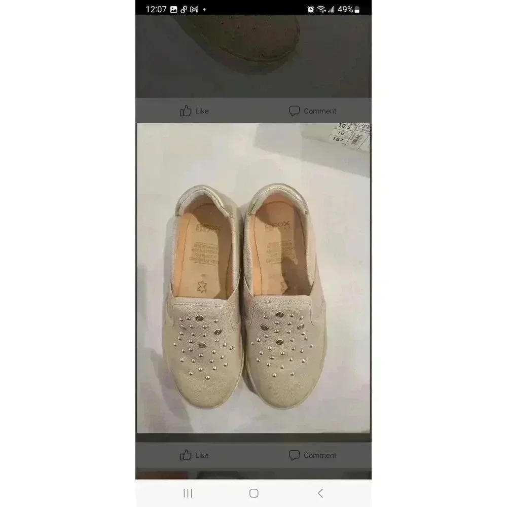 Girls sneakers